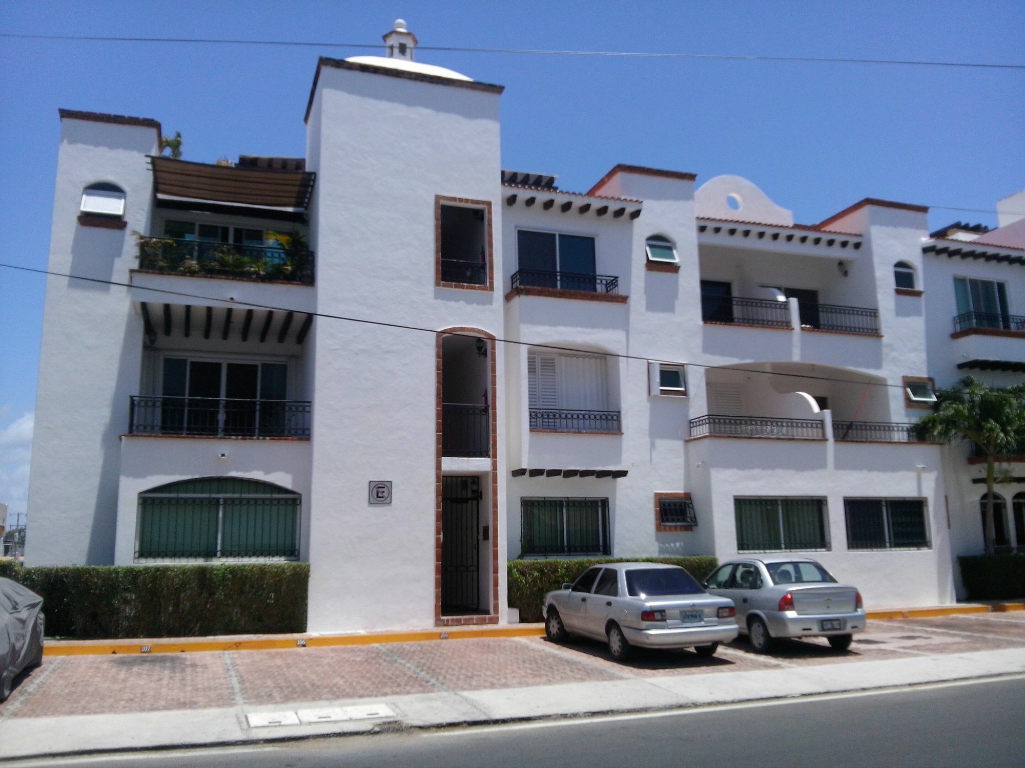 Gaviotas 11 By Kamuvan Playa del Carmen